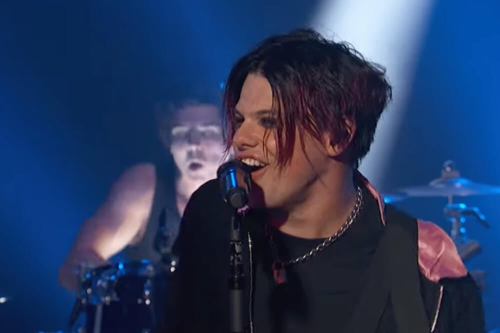Watch YUNGBLUD’s Vibrant Performance Of ‘Tissues’ On Jimmy Kimmel